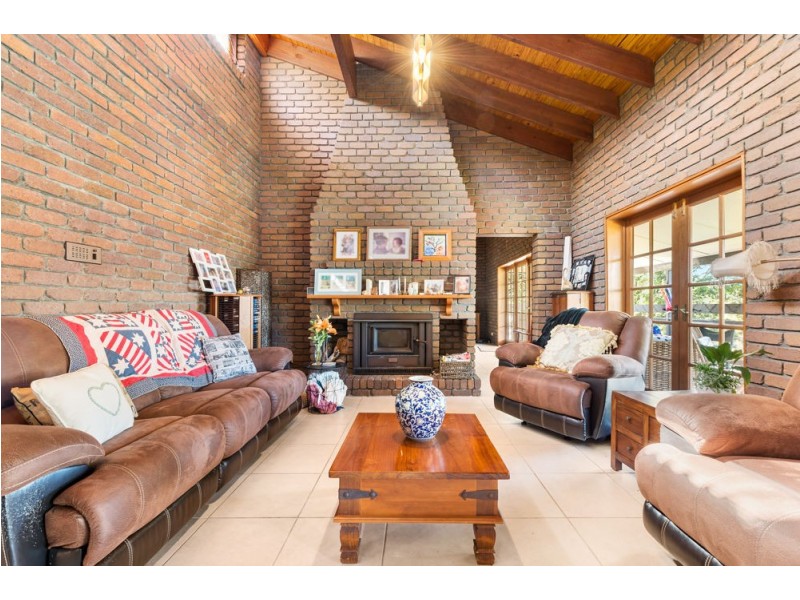 31 Branch Creek Road, Clear Mountain QLD 4500