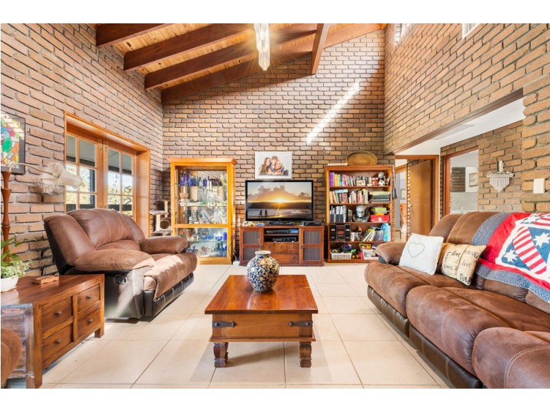 31 Branch Creek Road, Clear Mountain QLD 4500