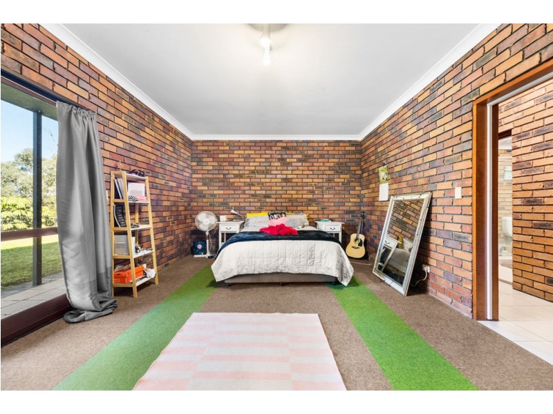 31 Branch Creek Road, Clear Mountain QLD 4500