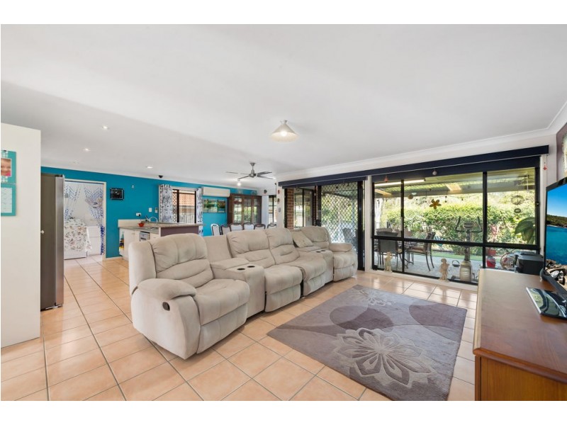 35 Kirri Avenue, Petrie QLD 4502