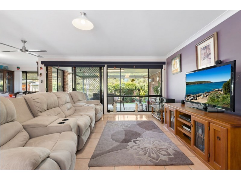 35 Kirri Avenue, Petrie QLD 4502