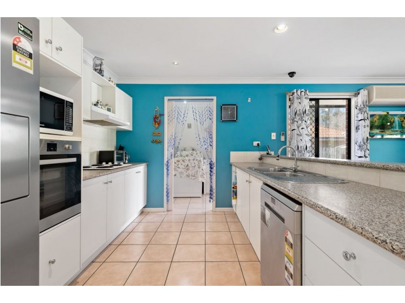 35 Kirri Avenue, Petrie QLD 4502