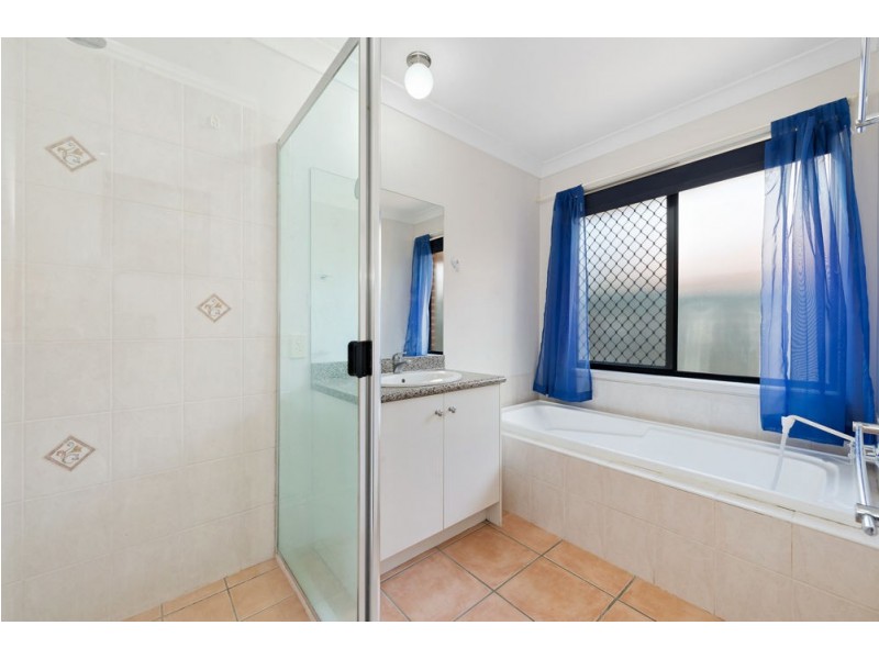 35 Kirri Avenue, Petrie QLD 4502