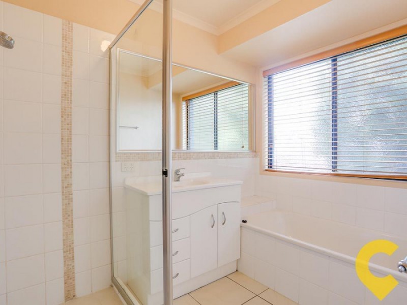 5 Talisman Court, Eatons Hill QLD 4037