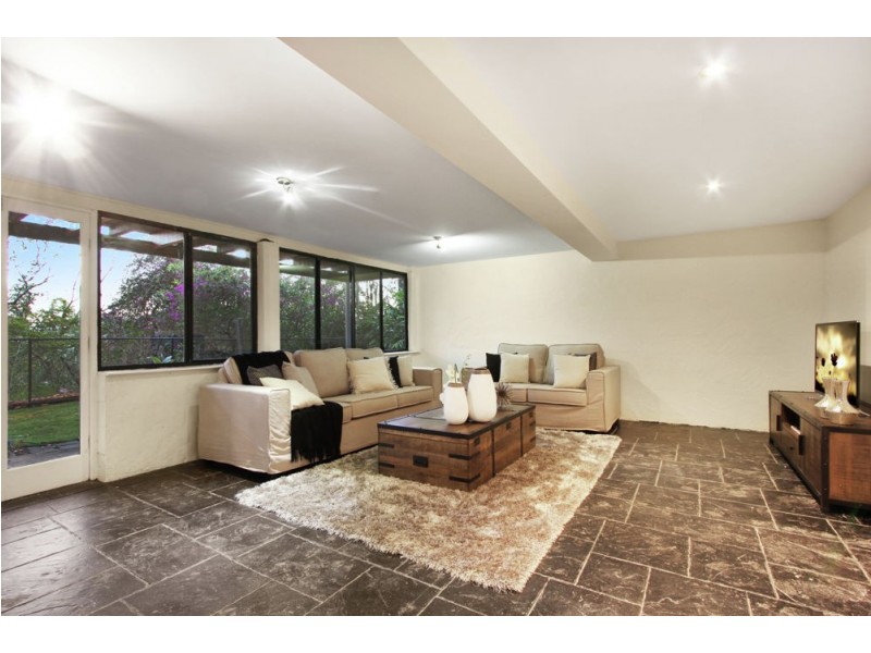 34 Caesar Road, Ferny Hills QLD 4055