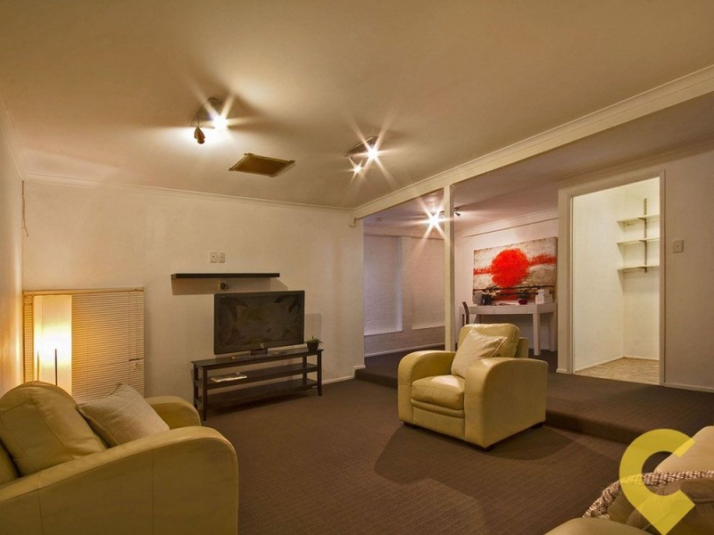 33 Yathong Court, Arana Hills QLD 4054