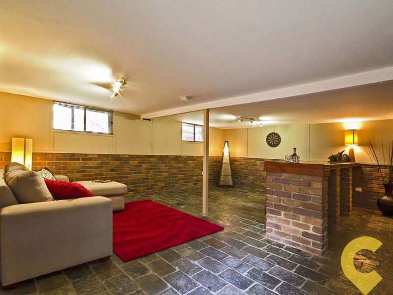 33 Yathong Court, Arana Hills QLD 4054