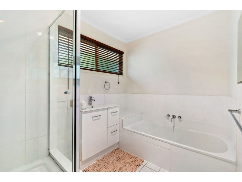 4 Lakeview Court, Joyner QLD 4500