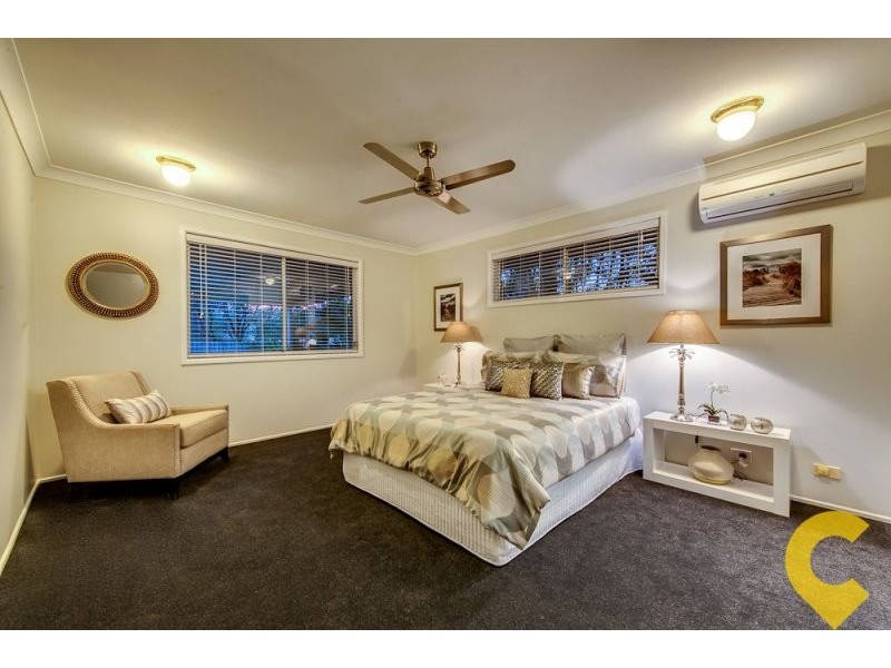 26 Hillenvale Avenue, Arana Hills QLD 4054