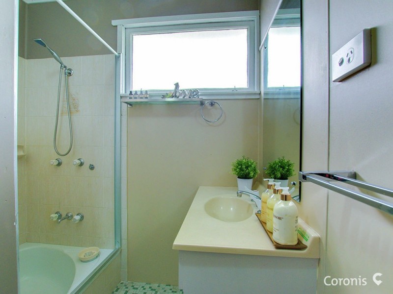 21 Yanderra Avenue, Arana Hills QLD 4054