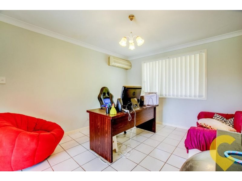 1 Vauton Court, Arana Hills QLD 4054