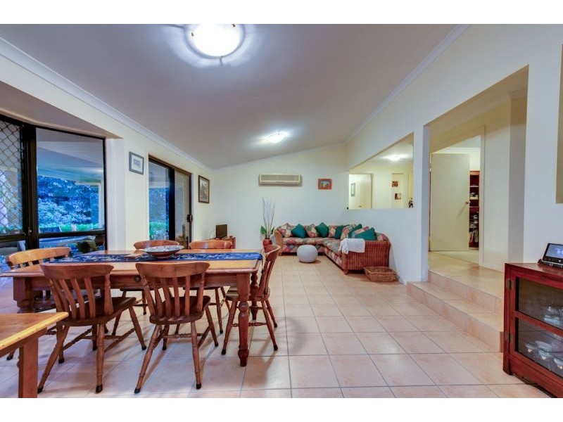 18 Hawkes Avenue, Arana Hills QLD 4054