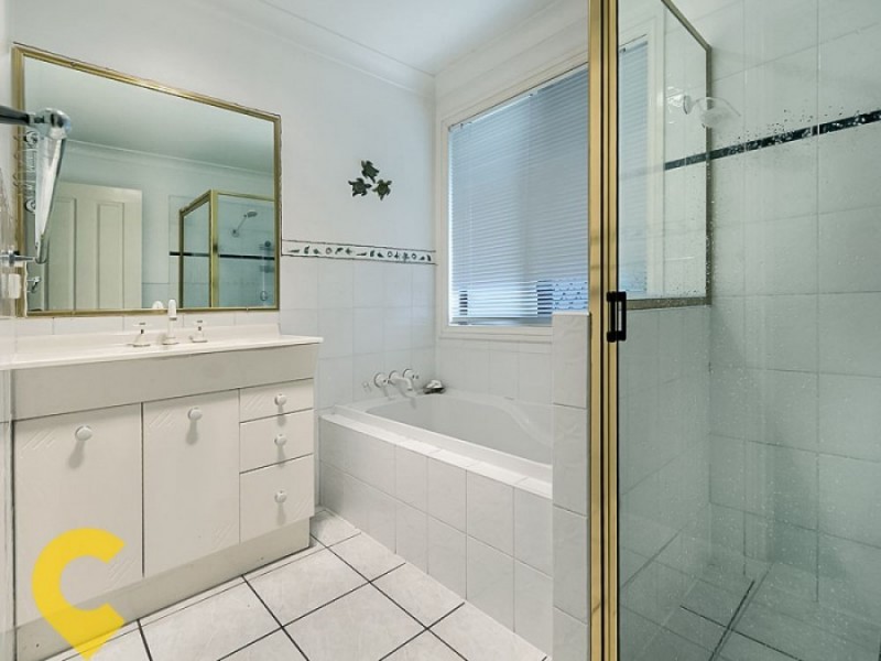 4 Janet Place, Arana Hills QLD 4054
