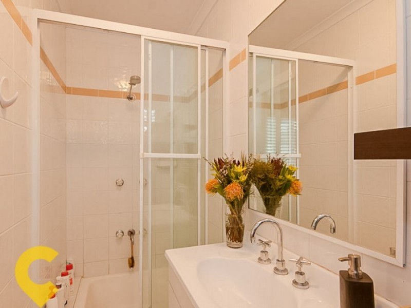 1/211 Webster Road, Stafford QLD 4053