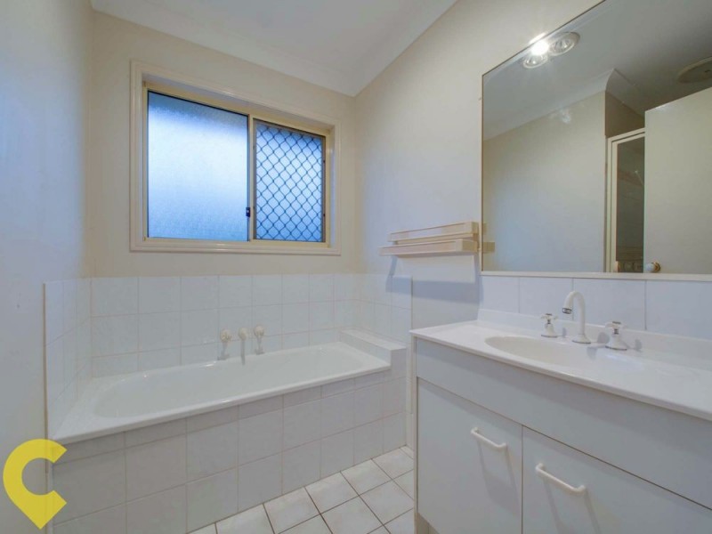 11 Warrigal Place, Arana Hills QLD 4054