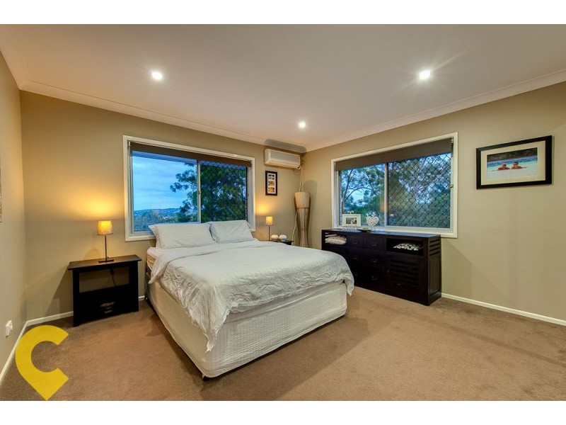 69 Plucks Rd, Arana Hills QLD 4054