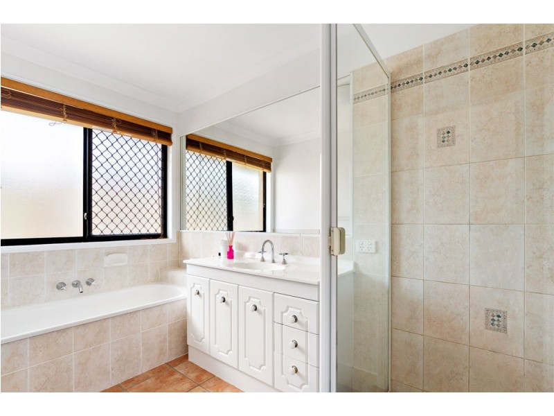 87 Hillenvale Avenue, Arana Hills QLD 4054