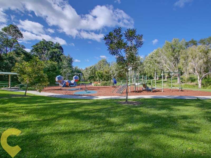 25 Woodtop Court, Ferny Hills QLD 4055