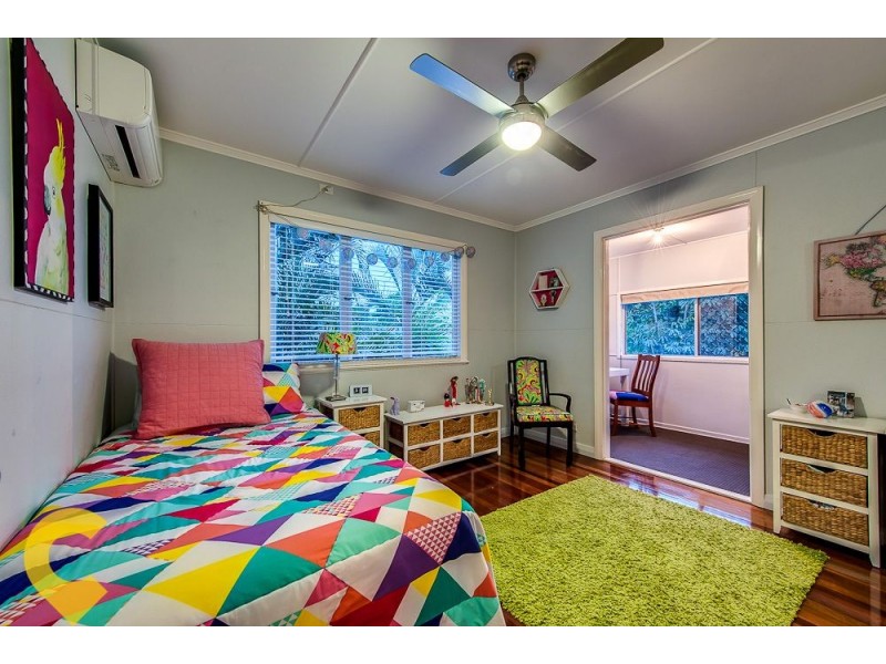 69 Yanderra Avenue, Arana Hills QLD 4054