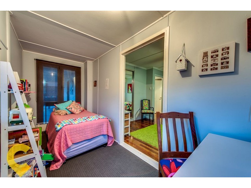 69 Yanderra Avenue, Arana Hills QLD 4054