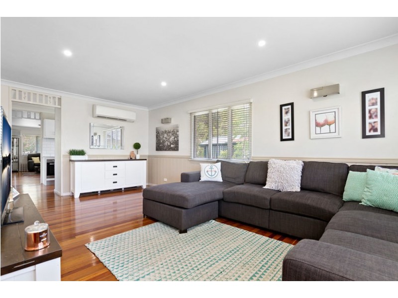 10 Burloo Crescent, Ferny Hills QLD 4055