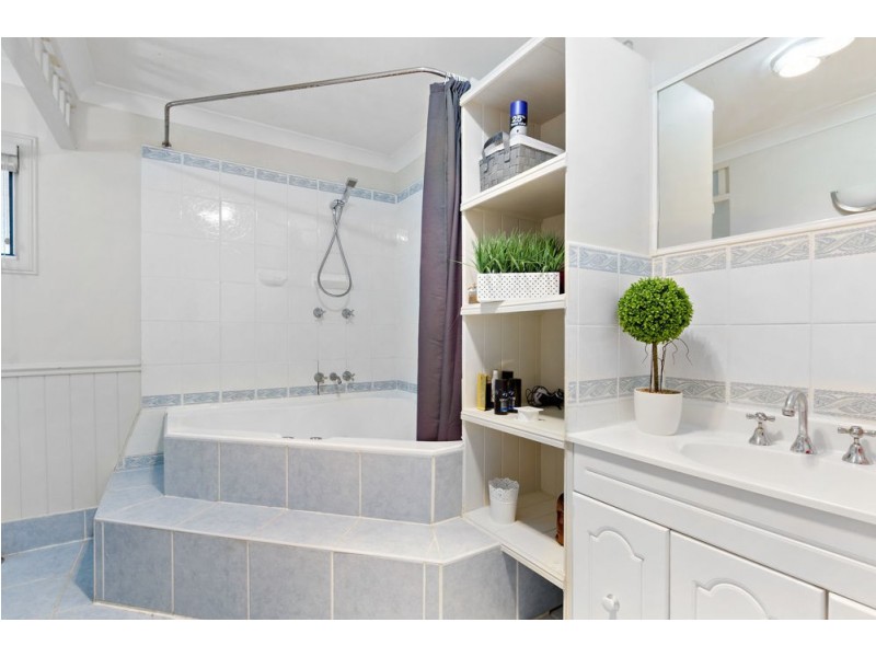 10 Burloo Crescent, Ferny Hills QLD 4055