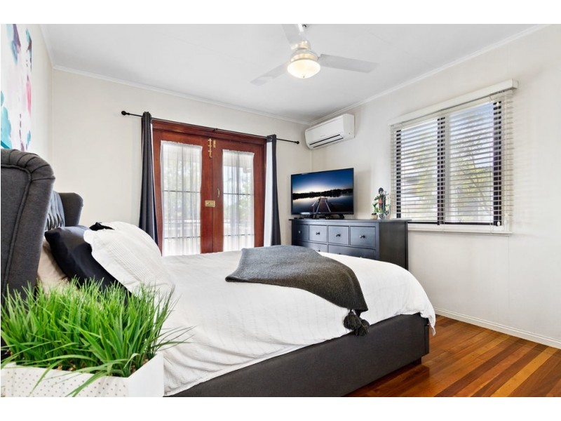 10 Burloo Crescent, Ferny Hills QLD 4055