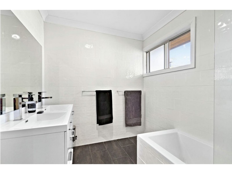 1129 South Pine Road, Arana Hills QLD 4054