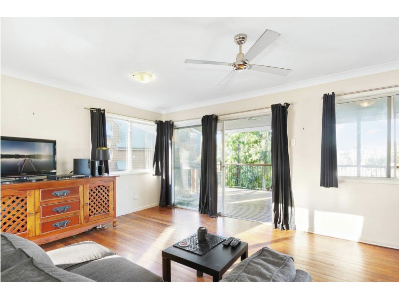 1129 South Pine Road, Arana Hills QLD 4054