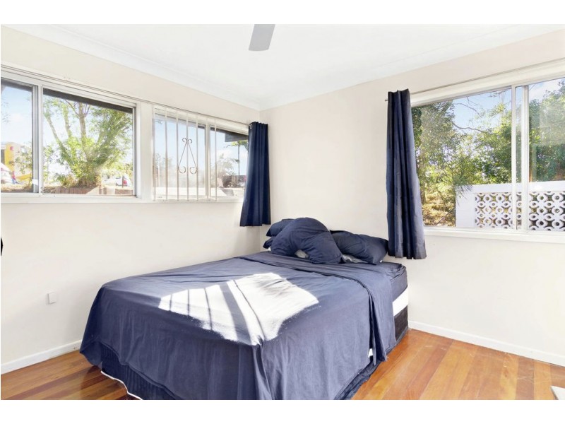 1129 South Pine Road, Arana Hills QLD 4054