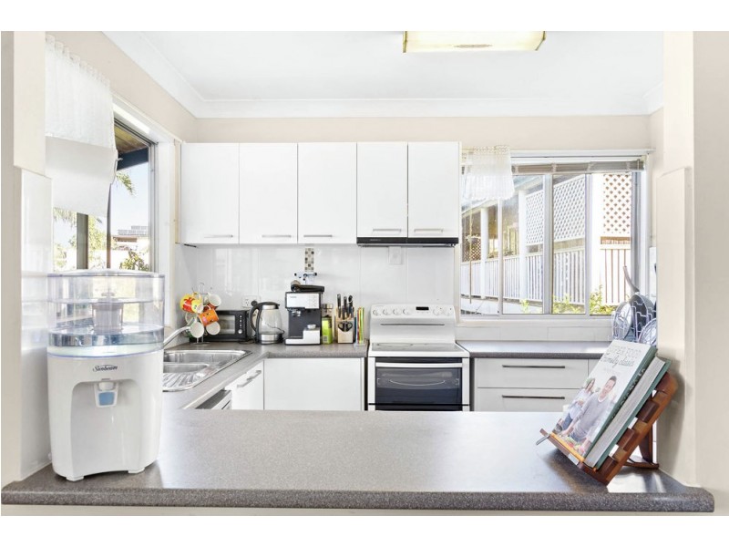 1129 South Pine Road, Arana Hills QLD 4054