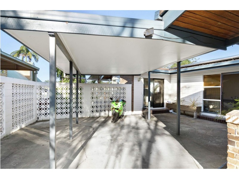 1129 South Pine Road, Arana Hills QLD 4054