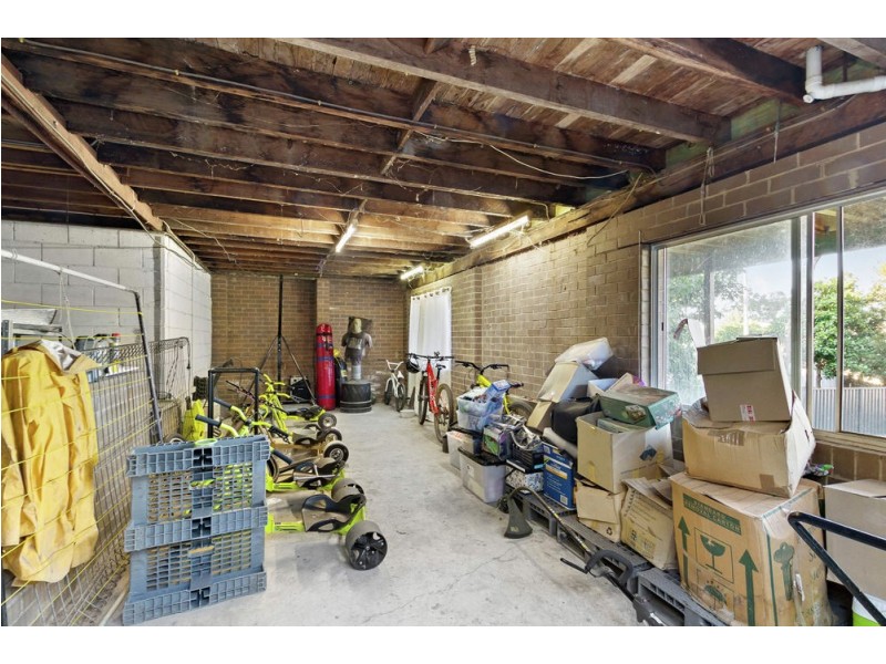 1129 South Pine Road, Arana Hills QLD 4054