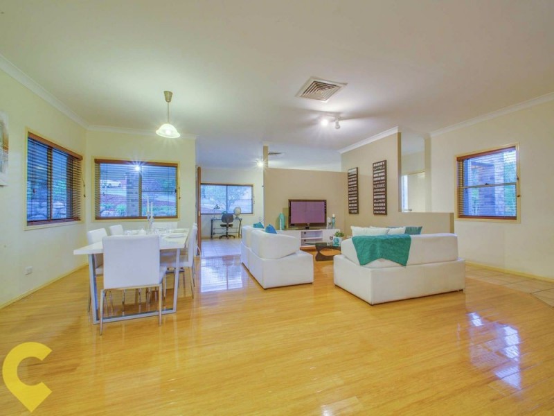 9 Reginald Avenue, Arana Hills QLD 4054