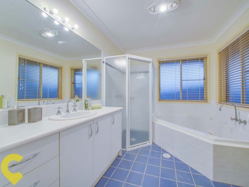 9 Reginald Avenue, Arana Hills QLD 4054