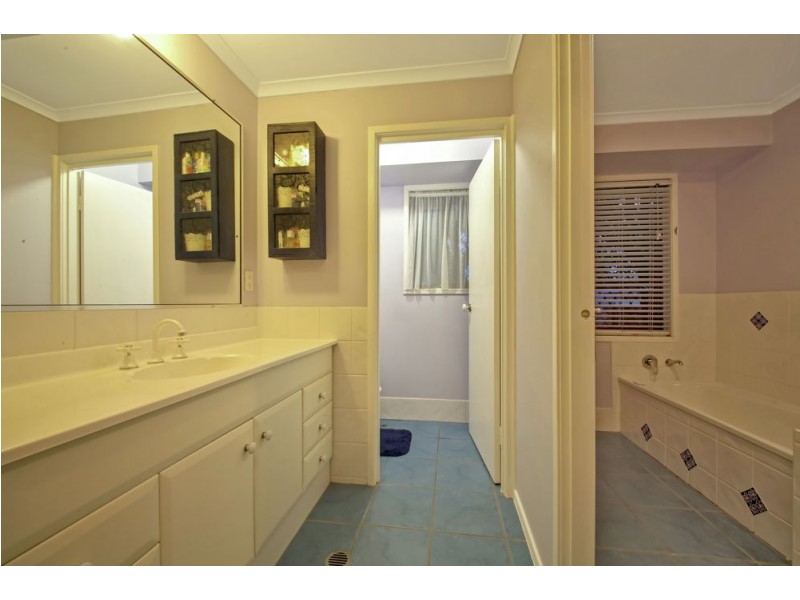 7 Ferny Way, Ferny Hills QLD 4055