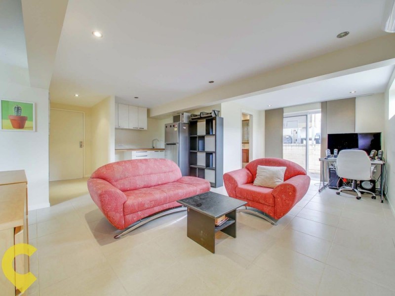 35 Lomatia Street, Everton Hills QLD 4053