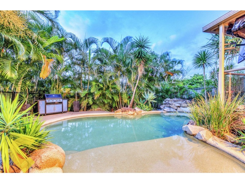 12 Lurneah Crescent, Ferny Hills QLD 4055
