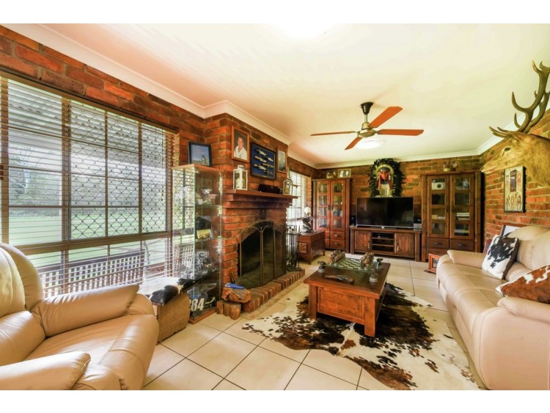 82 Rangeleigh Street, Ferny Hills QLD 4055