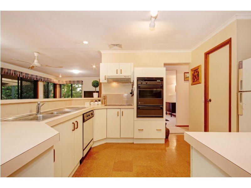 2 Leonarda Drive, Arana Hills QLD 4054
