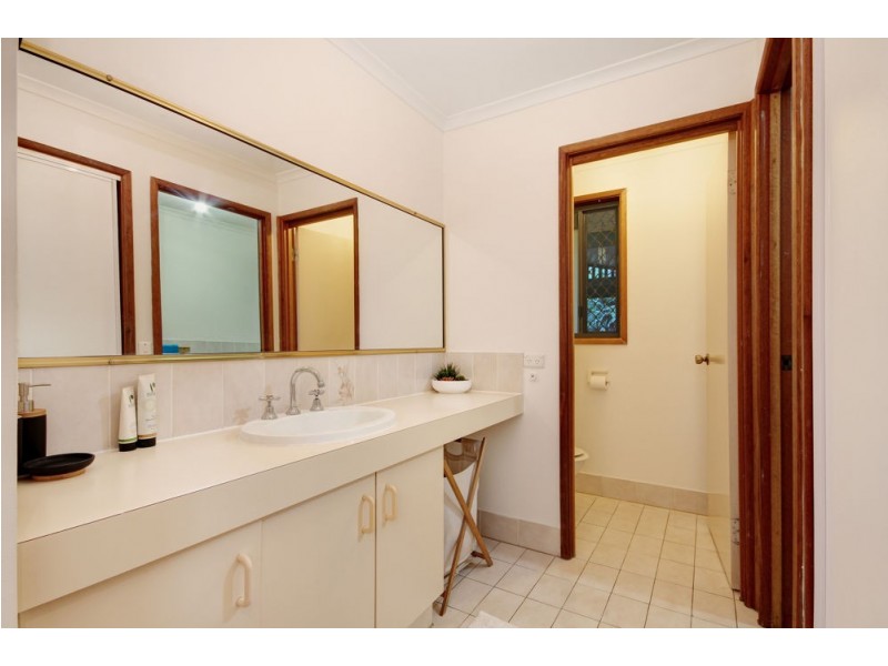 2 Leonarda Drive, Arana Hills QLD 4054
