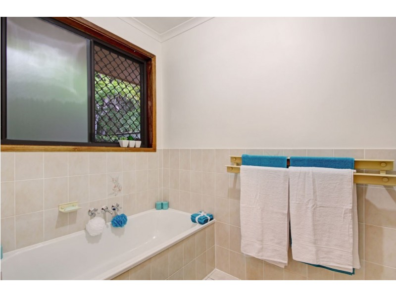 2 Leonarda Drive, Arana Hills QLD 4054