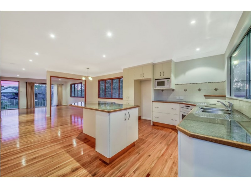 14 Lurneah Crescent, Ferny Hills QLD 4055