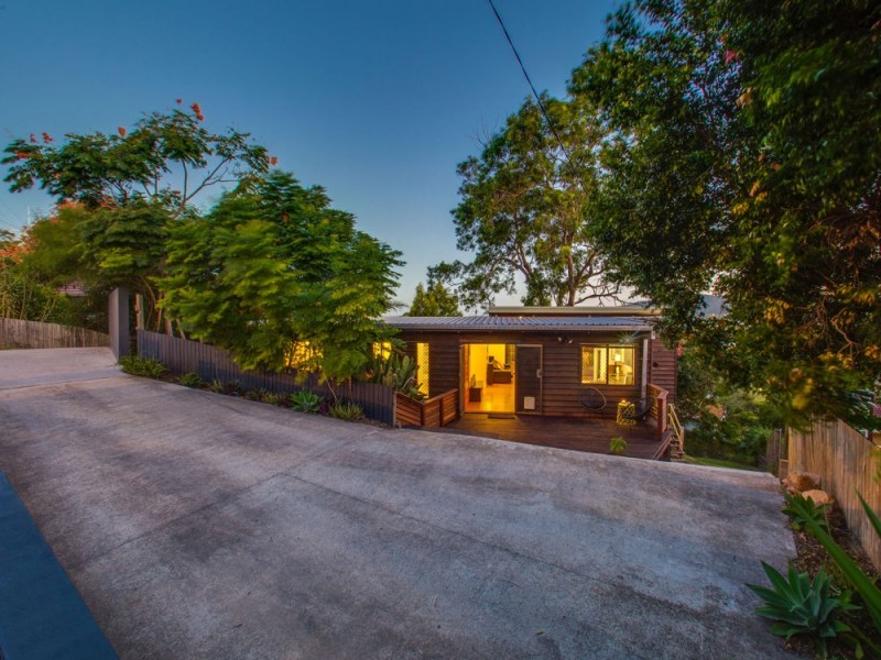 1012 South Pine Road, Everton Hills QLD 4053