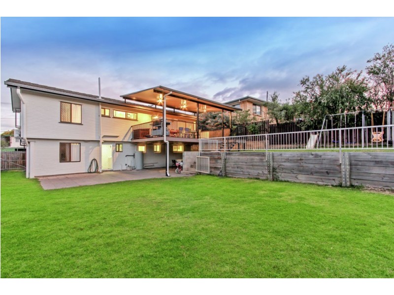 18 Carrama Crescent, Ferny Hills QLD 4055