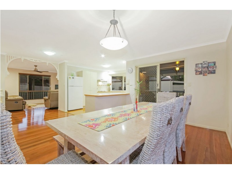 39 Hillenvale Avenue, Arana Hills QLD 4054