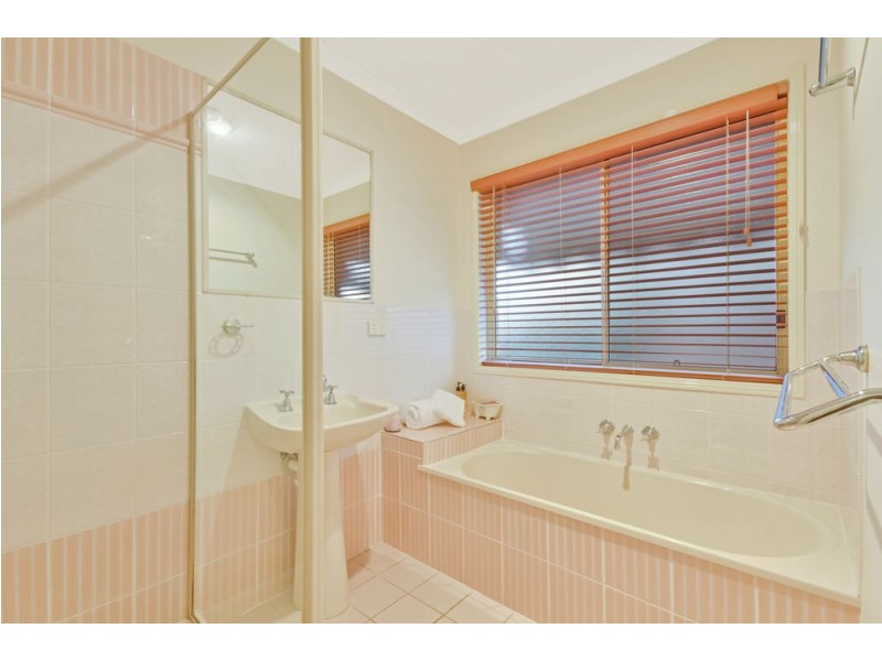 39 Hillenvale Avenue, Arana Hills QLD 4054