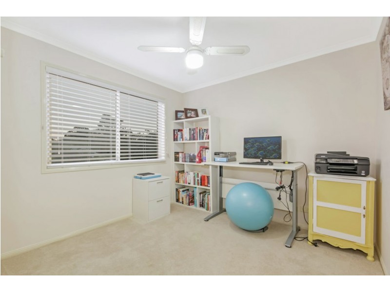 39 Hillenvale Avenue, Arana Hills QLD 4054