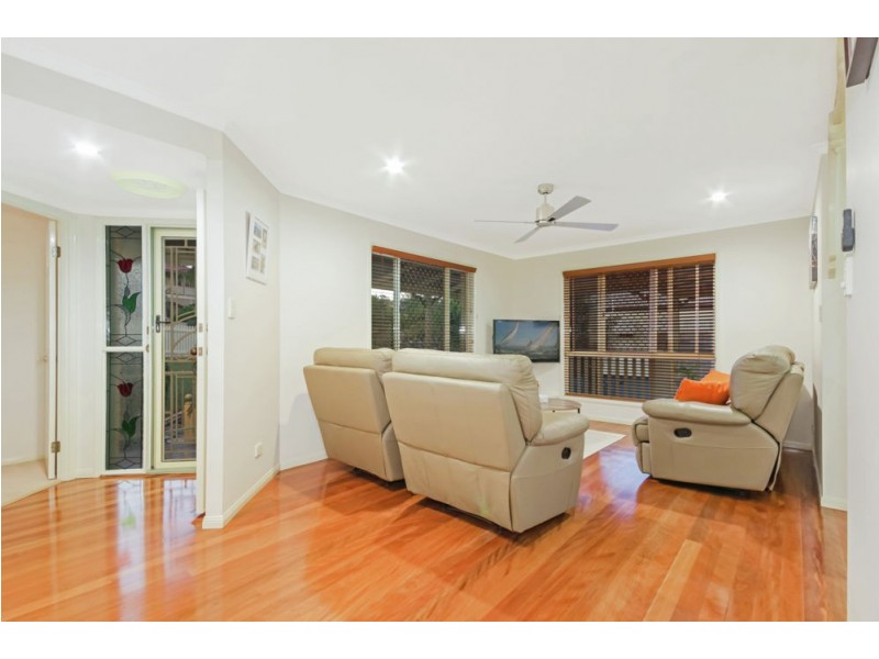 39 Hillenvale Avenue, Arana Hills QLD 4054