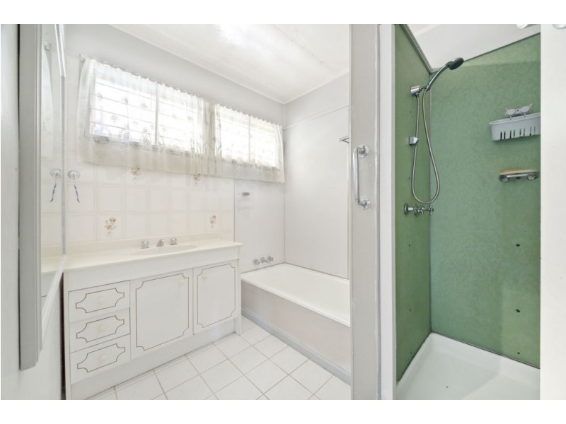 22 Elaroo Crescent, Ferny Hills QLD 4055